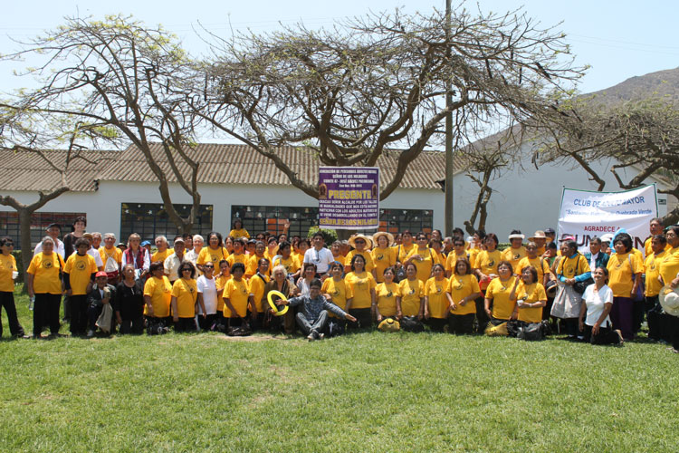 Participantes del Taller de Tai Chi - Asociación UNACEM