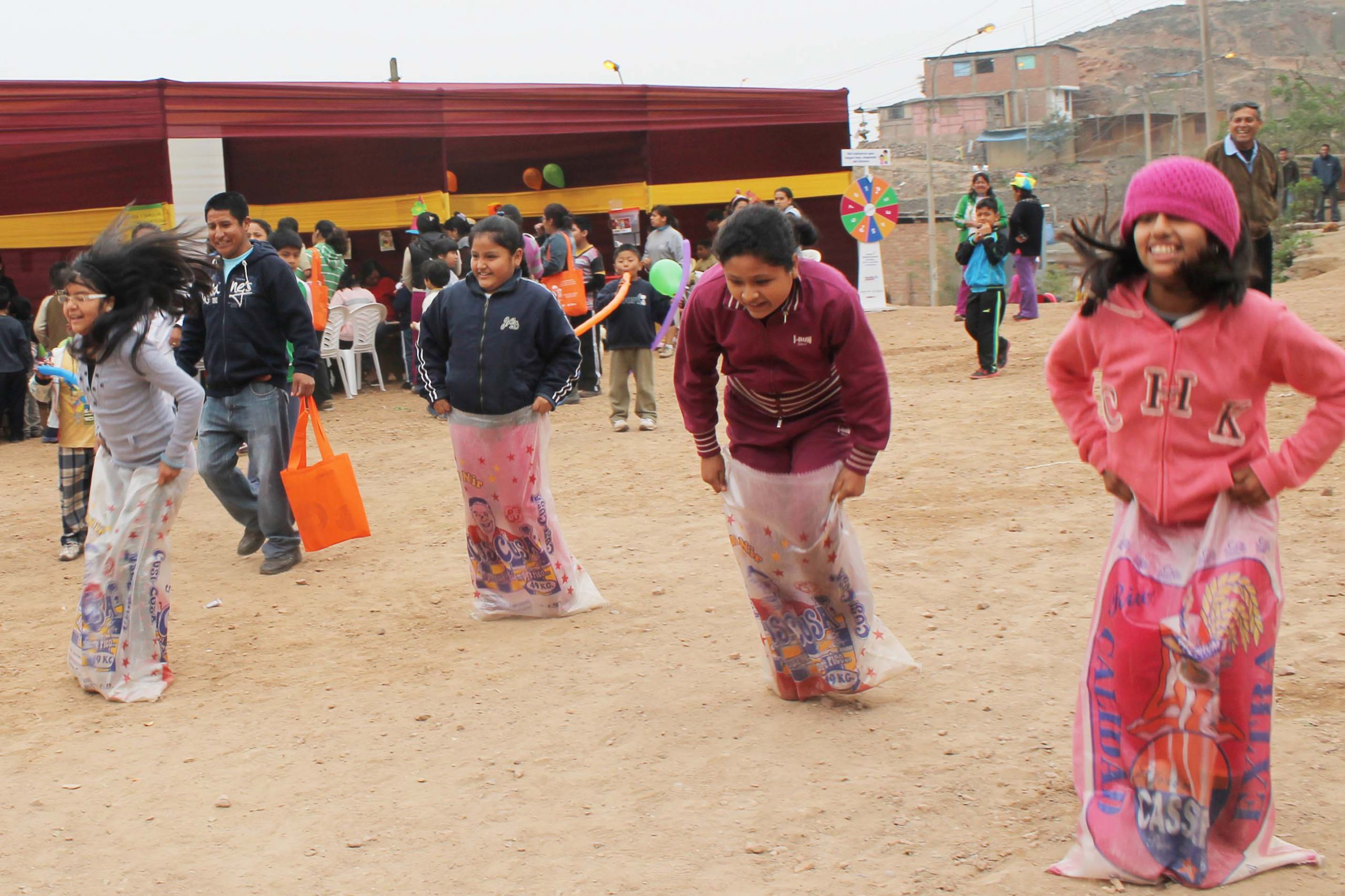 Familias de Virgen de Lourdes participaron de educativa y divertida gymkana familiar