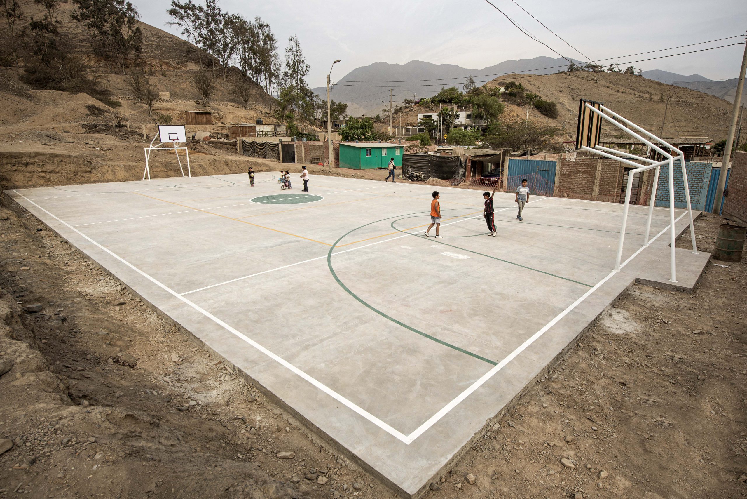 Familias del Centro Poblado Rural Nuevo Progreso en Pachacámac ya gozan de su propia losa deportiva - Asociación UNACEM