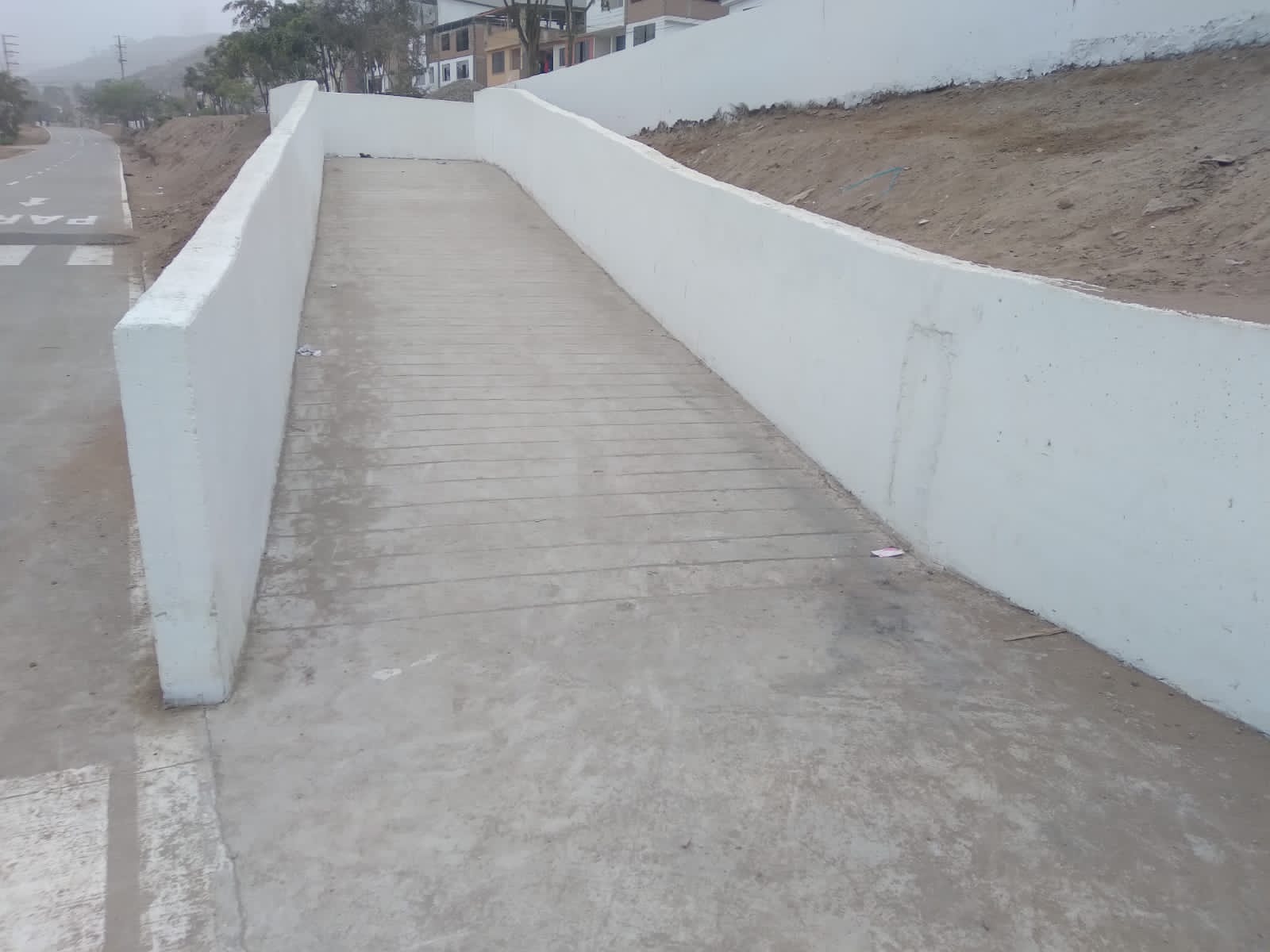 Rampa a 2 tramos de acceso peatonal en la Av. Ferrocarril – José Gálvez 2 - Asociación UNACEM Rampa a 2 tramos de acceso peatonal en la Av. Ferrocarril – José Gálvez 2 - Asociación UNACEM